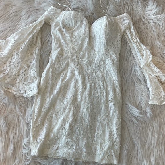 Fashion Nova white lace dress - Picture 2 of 6